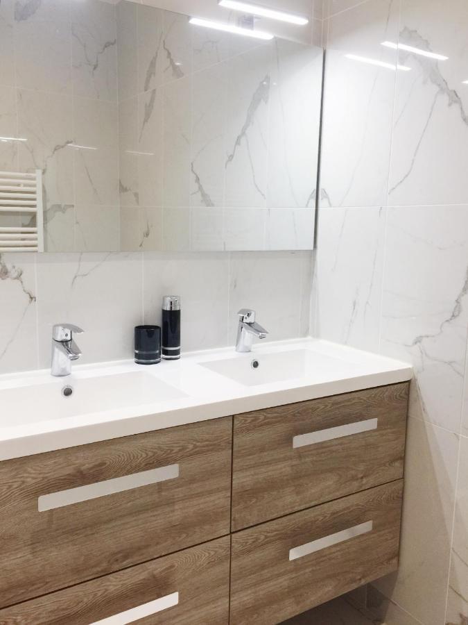 New Apartment In The Heart Of Le Marais ปารีส ภายนอก รูปภาพ